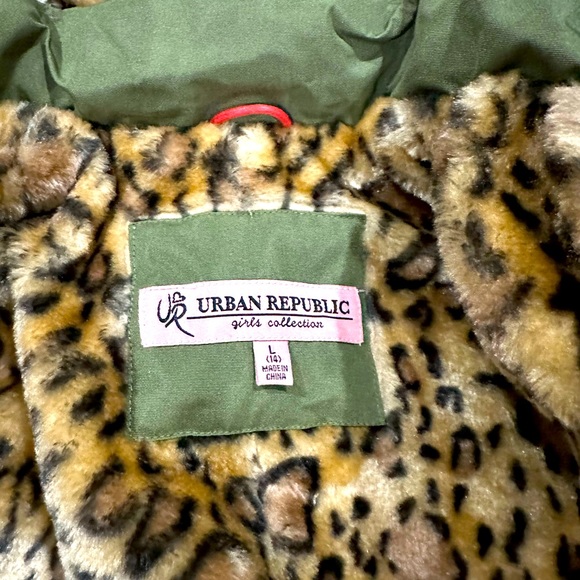 COPY - Girls Winter Coat with thick animal print fleece lining. Size 14 - Picture 7 of 7